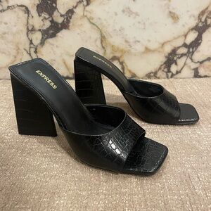 Express Triangle Block Heel Mule